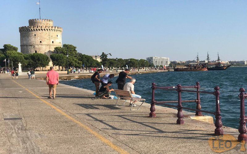 Η παλιά παραλία Θεσσαλονίκης ανανεώνεται -Βάζουν μοντέρνα παγκάκια [εικόνες] | iefimerida.gr 1