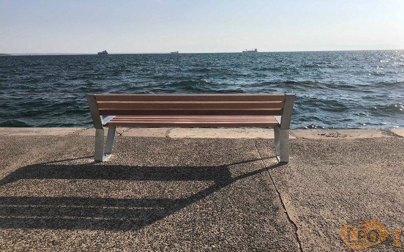 Η παλιά παραλία Θεσσαλονίκης ανανεώνεται -Βάζουν μοντέρνα παγκάκια [εικόνες] | iefimerida.gr 3