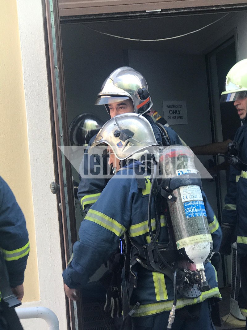 Γύρω δρόμοι έχουν μείνει χωρίς ρεύμα.