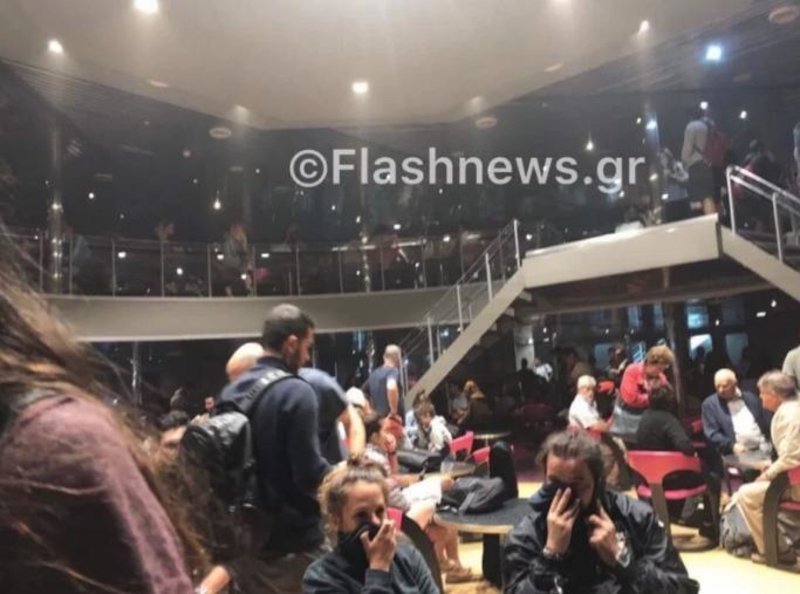 Δραματικά βίντεο από το «Ελ. Βενιζέλος»: Οι  875 επιβάτες με σωσίβια, καπνοί παντού [εικόνες & βίντεο] | iefimerida.gr 0