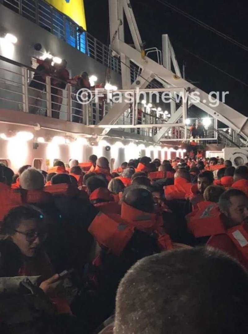 Δραματικά βίντεο από το «Ελ. Βενιζέλος»: Οι  875 επιβάτες με σωσίβια, καπνοί παντού [εικόνες & βίντεο] | iefimerida.gr 2