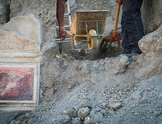 Το σπίτι έχει πάρει την ονομασία Κάζα ντι Τζιόβε και μέσα σε αυτό έχουν ανακαλυφθεί πολύ ενδιαφέροντα και ιδιαίτερα ευρήματα.