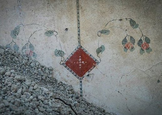 Τοιχογραφίες, περίτεχνα ερείπια, έργα τέχνης αφιερωμένα στο Δία είναι μόνο μερικές από τις ανακαλύψεις των αρχαιολόγων.