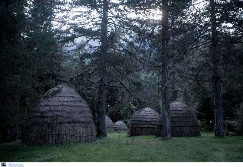 Η νομάδικη ζωή των Σαρακατσάνων -Οι επισκέπτες τρελαίνονται με τις εντυπωσιακές καλύβες στον Γυφτόκαμπο [εικόνες] | iefimerida.gr 5