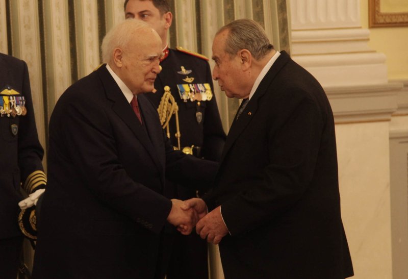 Mε τον Κάρολο Παπούλια
