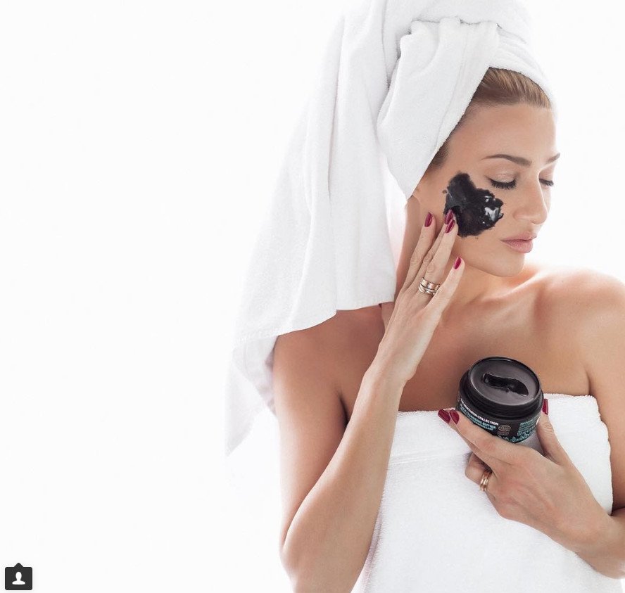 Η Φαίη Σκορδά δεν είναι πλέον ξανθιά -Με καστανο-πορτοκαλο-κόκκινο μαλλί [εικόνες] | iefimerida.gr 1