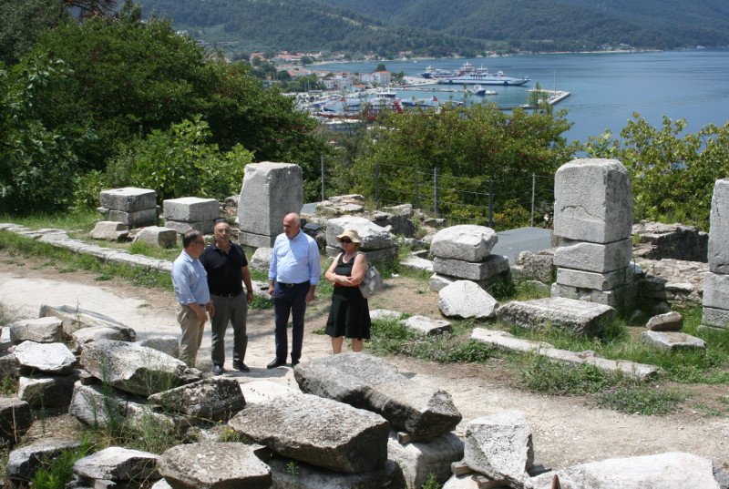 H πρώτη φάση του έργου περιελάμβανε τη διαμόρφωση της ανατολικής και δυτικής παρόδου, καμαρίνια, χώρους υγιεινής, ύδρευση, αποχέτευση, φωτισμό, περίφραξη