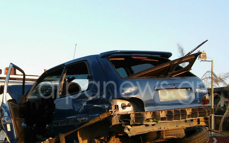Μετά το τροχαίο, ο 18χρονος βγήκε από το αυτοκίνητο έχοντας μόνο μερικά ελαφρά τραύματα.