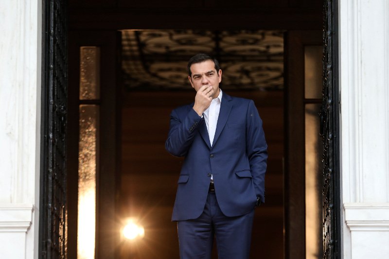 Ο πρωθυπουργός, Αλέξης Τσίπρας, σημειώνει η εφημερίδα, υποσχέθηκε να διευκολύνει τους πολίτες που έχουν πληγεί