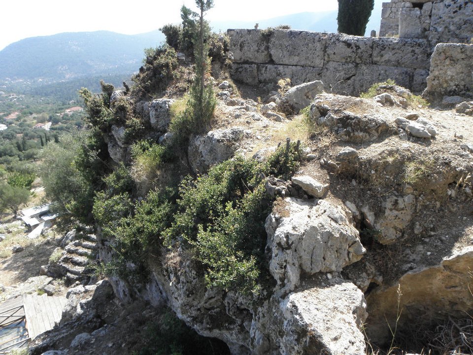 Ενας σωρός συντρίμμια το παλάτι του Οδυσσέα στην Ιθάκη -Υποσχέθηκε ανασκαφές ο Τσίπρας! | iefimerida.gr 1