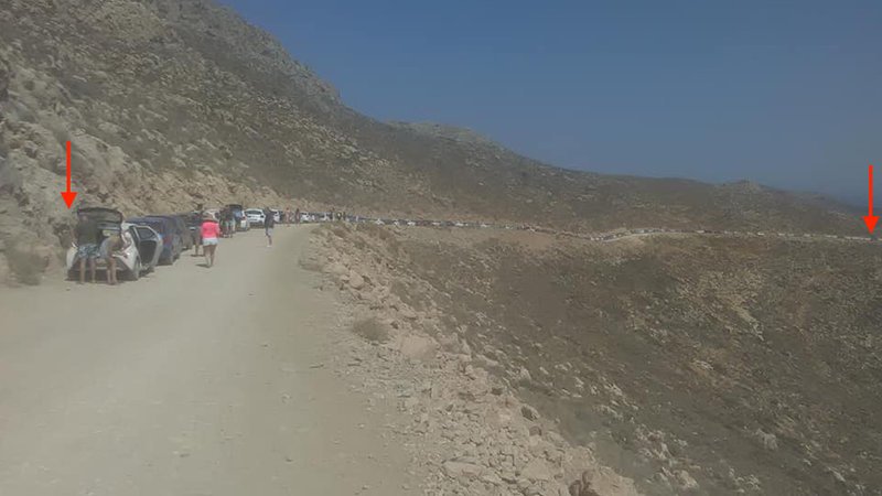 Κρήτη: «Βούλιαξε» από κόσμο ο Μπάλος -«Ουρές» παρκαρισμένων αυτοκινήτων στο δρόμο για την παραλία [εικόνες] | iefimerida.gr 0