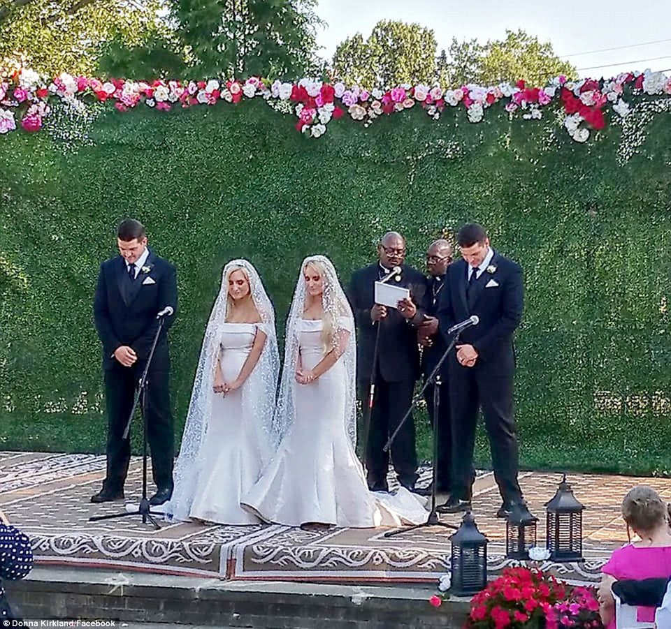 Δεν είναι photoshop: Δίδυμες παντρεύτηκαν δίδυμους στη Βρετανία - Ομοιότητα που ξεγελά [εικόνες] | iefimerida.gr 1