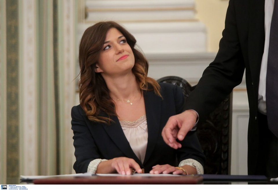 Η Νοτοπούλου έκλεψε τα φλας των φωτογράφων -Με στιλ ντίβας στην ορκωμοσία [εικόνες] | iefimerida.gr 14