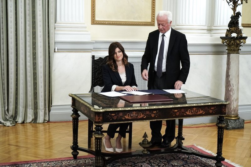 Η Νοτοπούλου έκλεψε τα φλας των φωτογράφων -Με στιλ ντίβας στην ορκωμοσία [εικόνες] | iefimerida.gr 15