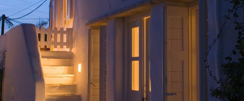 Μια κατοικία-«στολίδι» στην Τήνο -Μινιμαλισμός με κλασσικά στοιχεία σε ένα βουνό με θέα το Αιγαίο [εικόνες]  | iefimerida.gr 8