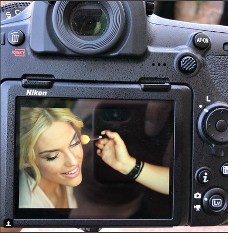 Η πρώτη φωτογραφία από το γάμο της Μαντούς Γαστεράτου -Σέξι νύφη [εικόνες] | iefimerida.gr 1