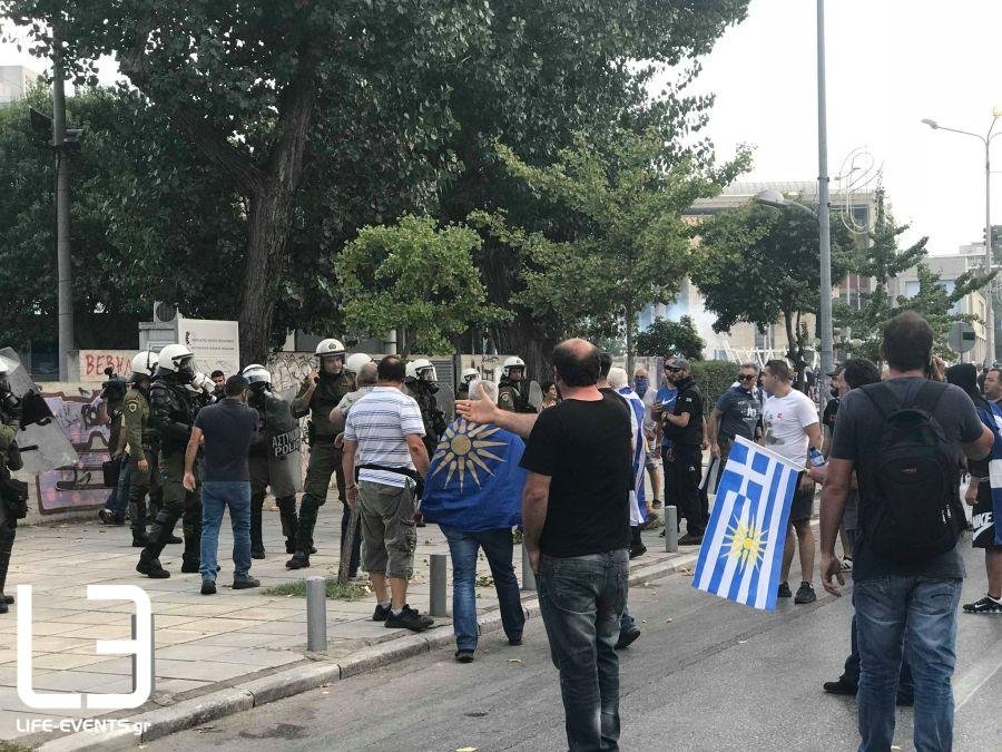Μεγάλα επεισόδια και καταστροφές στη Θεσσαλονίκη -Στο συλλαλητήριο για τη Μακεδονία [εικόνες & βίντεο] | iefimerida.gr 21