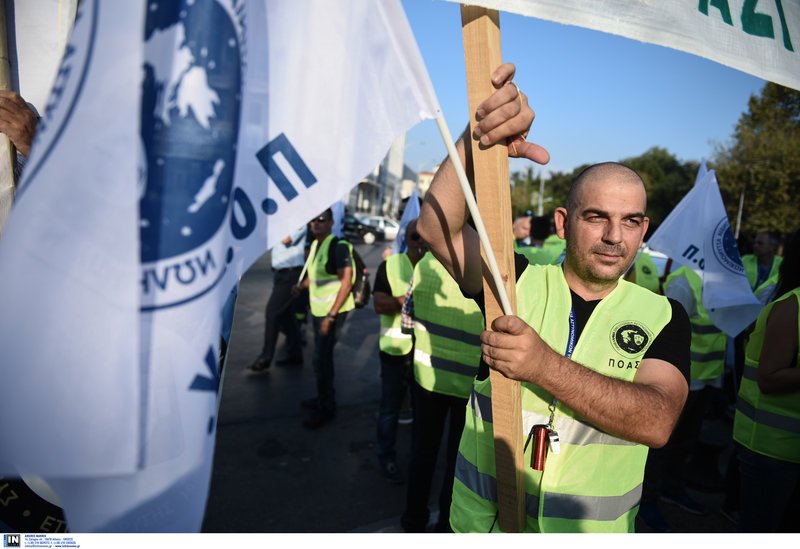 Η Νοτοπούλου δεν παρέλαβε ψήφισμα-διαμαρτυρία των ενστόλων -Φώναξαν «όχι» στις περικοπές [εικόνες & βίντεο] | iefimerida.gr 2