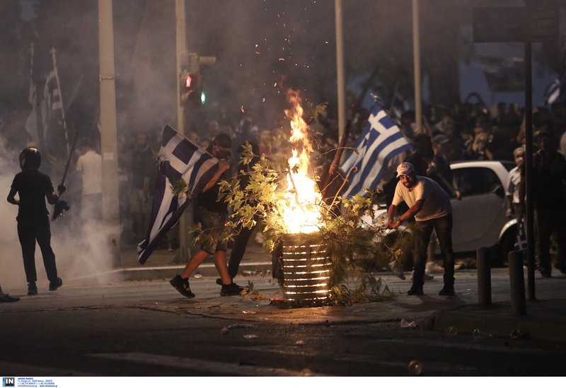 Μεγάλα επεισόδια και καταστροφές στη Θεσσαλονίκη -Στο συλλαλητήριο για τη Μακεδονία [εικόνες & βίντεο] | iefimerida.gr 9