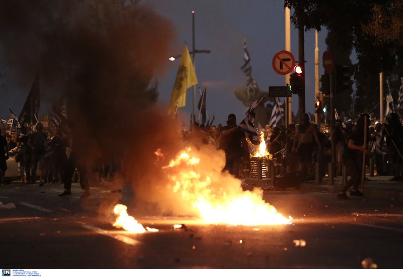 Μεγάλα επεισόδια και καταστροφές στη Θεσσαλονίκη -Στο συλλαλητήριο για τη Μακεδονία [εικόνες & βίντεο] | iefimerida.gr 11