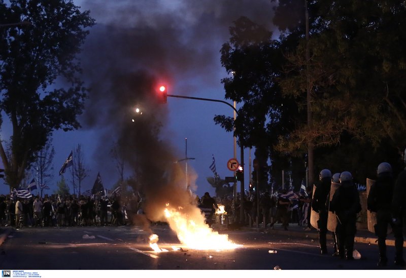 Μεγάλα επεισόδια και καταστροφές στη Θεσσαλονίκη -Στο συλλαλητήριο για τη Μακεδονία [εικόνες & βίντεο] | iefimerida.gr 12