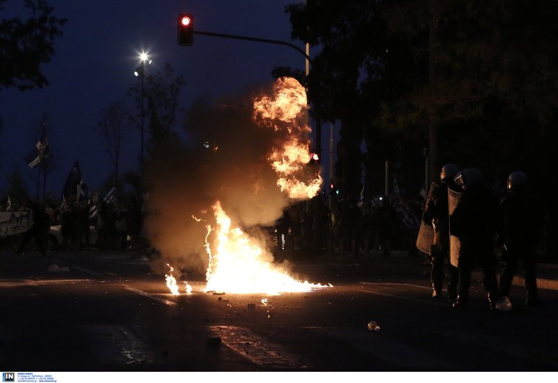 Μεγάλα επεισόδια και καταστροφές στη Θεσσαλονίκη -Στο συλλαλητήριο για τη Μακεδονία [εικόνες & βίντεο] | iefimerida.gr 13