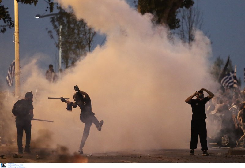 Μεγάλα επεισόδια και καταστροφές στη Θεσσαλονίκη -Στο συλλαλητήριο για τη Μακεδονία [εικόνες & βίντεο] | iefimerida.gr 15