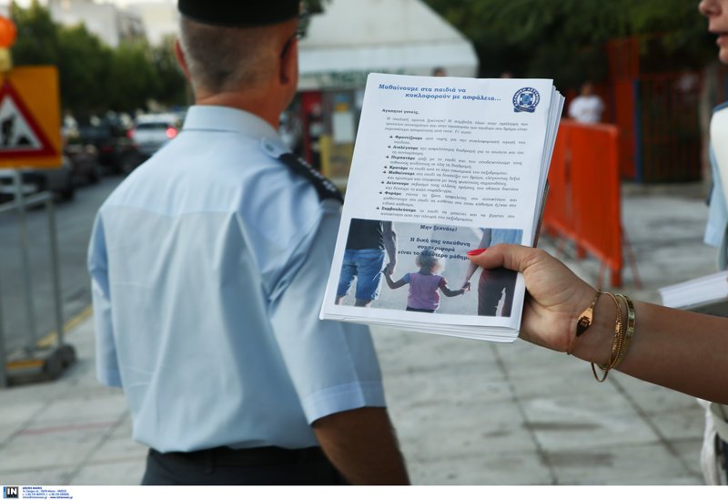 Ελεγχοι της Tροχαίας από το πρωί σε σχολικά λεωφορεία -Μοίρασαν φυλλάδια, έλεγξαν για παραβάσεις [εικόνες] | iefimerida.gr 11