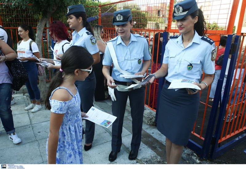 Ελεγχοι της Tροχαίας από το πρωί σε σχολικά λεωφορεία -Μοίρασαν φυλλάδια, έλεγξαν για παραβάσεις [εικόνες] | iefimerida.gr 9