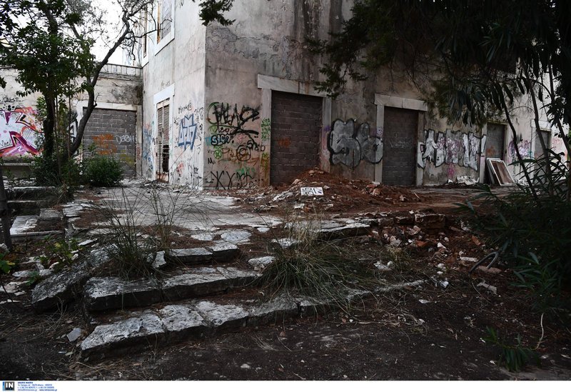 Σκουπίδια και εικόνα εγκατάλειψης