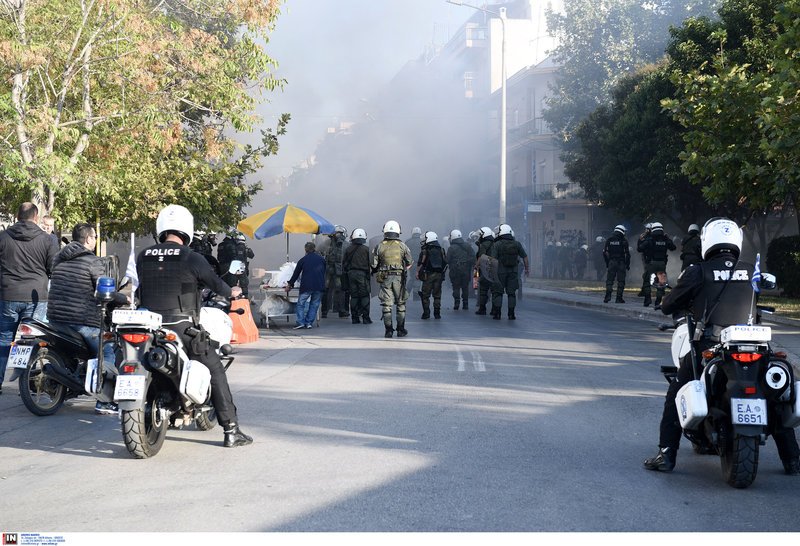 Επεισόδια στην Τούμπα -Επεσαν μολότοφ πριν το ντέρμπι ΠΑΟΚ-Αρης [εικόνες & βίντεο] | iefimerida.gr 9
