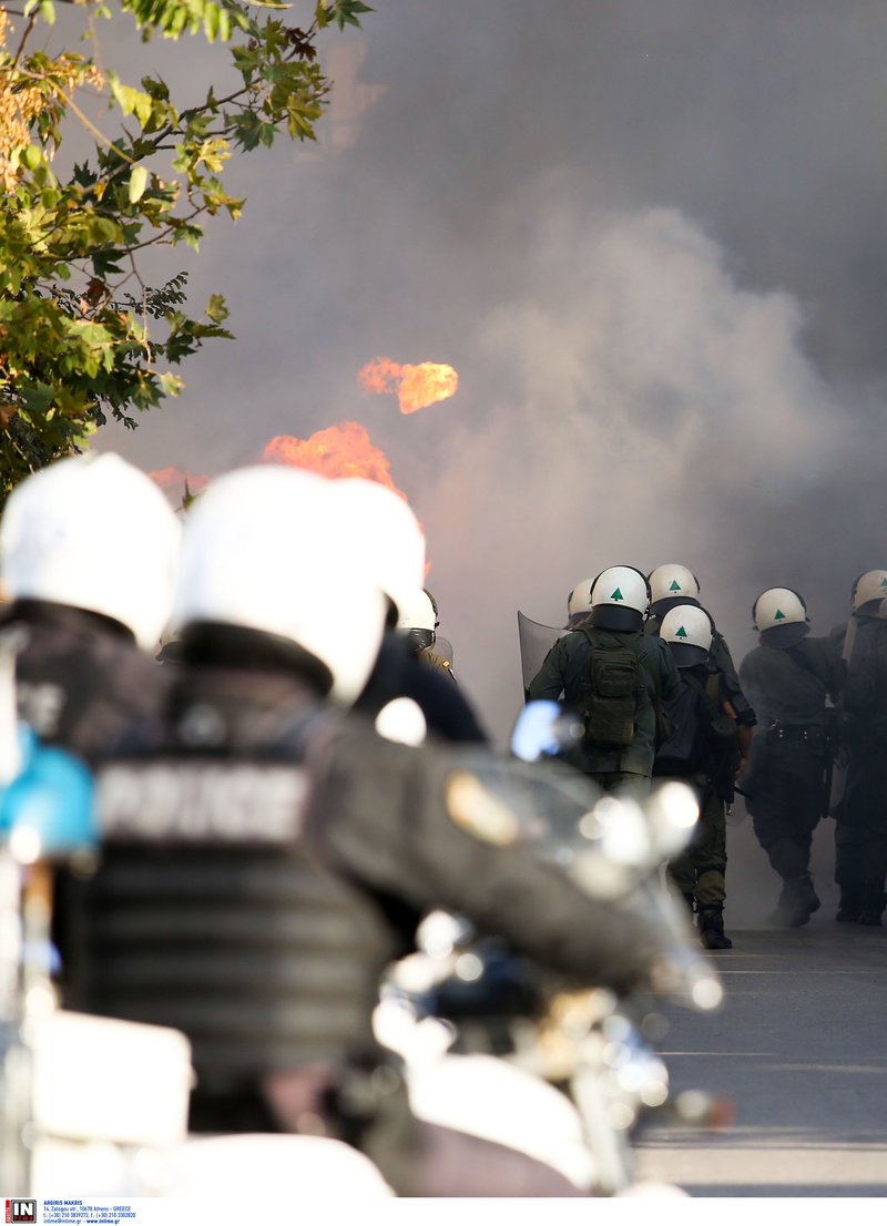 Επεισόδια στην Τούμπα -Επεσαν μολότοφ πριν το ντέρμπι ΠΑΟΚ-Αρης [εικόνες & βίντεο] | iefimerida.gr 8