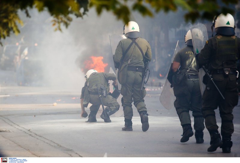 Επεισόδια στην Τούμπα -Επεσαν μολότοφ πριν το ντέρμπι ΠΑΟΚ-Αρης [εικόνες & βίντεο] | iefimerida.gr 4