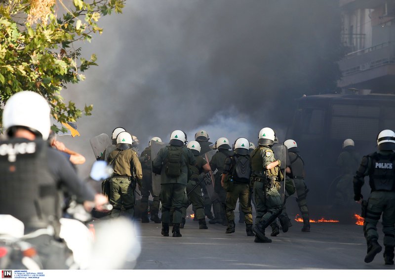 Επεισόδια στην Τούμπα -Επεσαν μολότοφ πριν το ντέρμπι ΠΑΟΚ-Αρης [εικόνες & βίντεο] | iefimerida.gr 0
