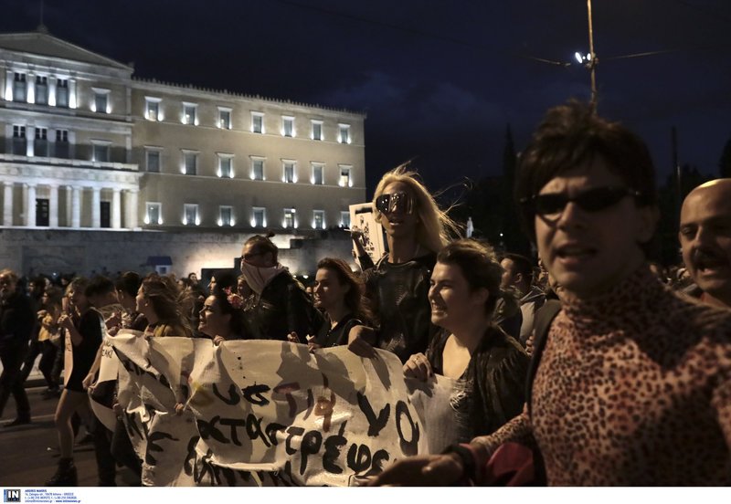 Πορεία στο κέντρο της Αθήνας για τη δολοφονία του Ζακ Κωστόπουλου -Βανδαλισμοί σε καταστήματα από μικρή μερίδα [εικόνες] | iefimerida.gr 25