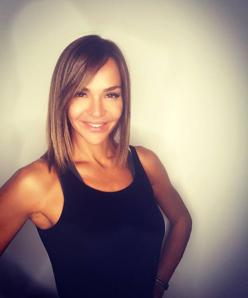 Τέλος το μακρύ μαλλί για τη Νικολέττα Καρρά -Τα έκοψε και αυτή [εικόνες] | iefimerida.gr 1