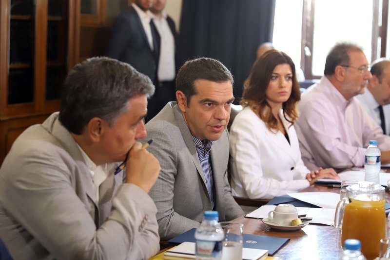 Στο πλάι του Τσίπρα η νέα υφυπουργός Κατερίνα Νοτοπούλου στη Θεσσαλονίκη [εικόνες] | iefimerida.gr 9