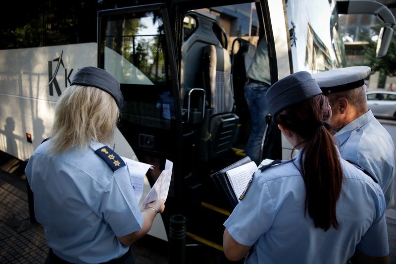 Ελεγχοι της Tροχαίας από το πρωί σε σχολικά λεωφορεία -Μοίρασαν φυλλάδια, έλεγξαν για παραβάσεις [εικόνες] | iefimerida.gr 8