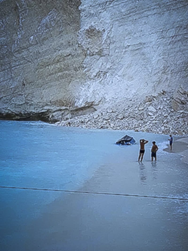 Αλλαξε το τοπίο στο «Ναυάγιο» στη Ζάκυνθο -Δραματικές εικόνες & βίντεο από την κατολίσθηση | iefimerida.gr 11
