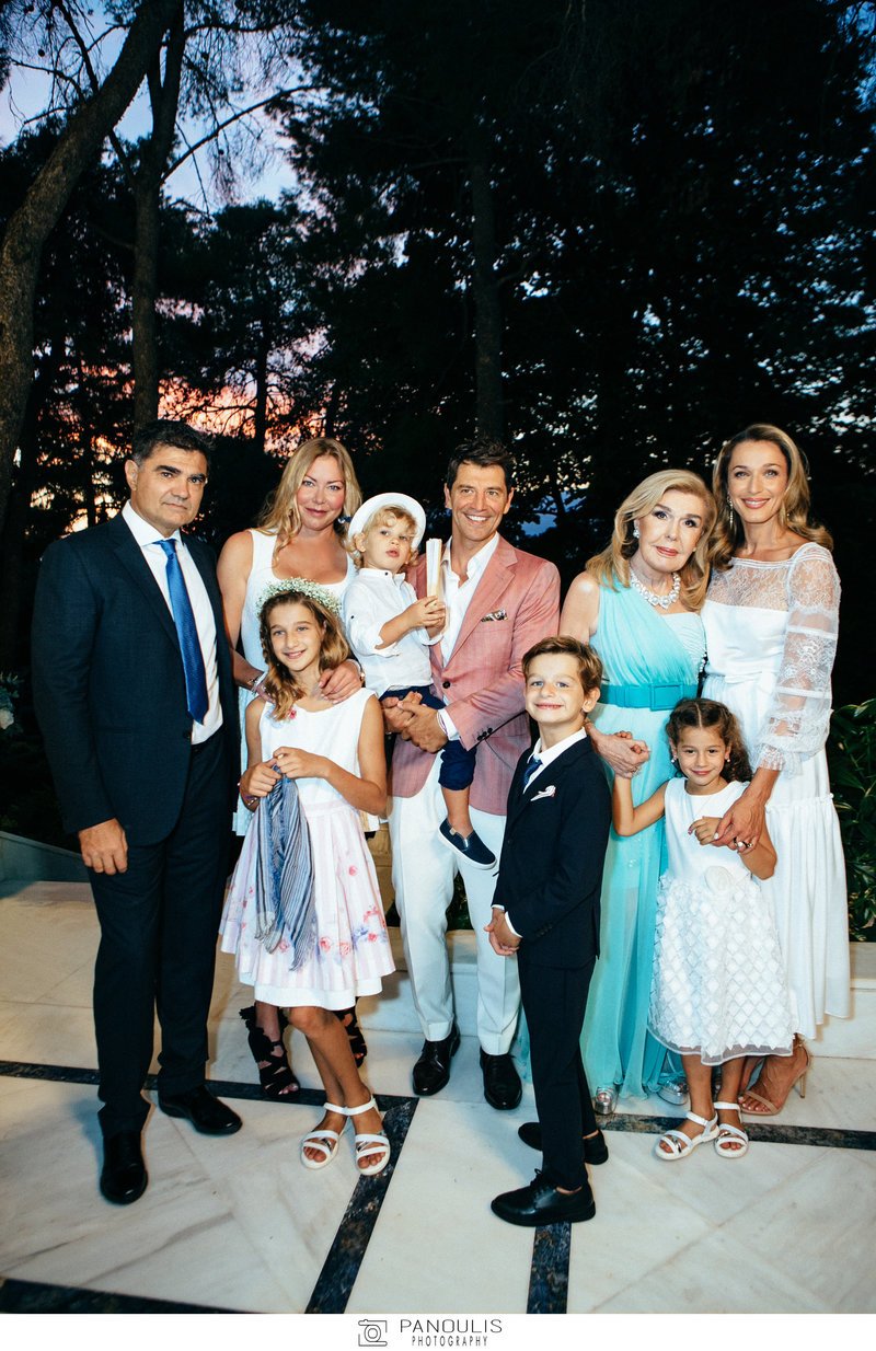 Και οι έξι είναι υπέροχοι: Η οικογένεια Ρουβά αγκαλιά, στη βάπτιση του μικρού Απόλλωνα [εικόνες] | iefimerida.gr 2