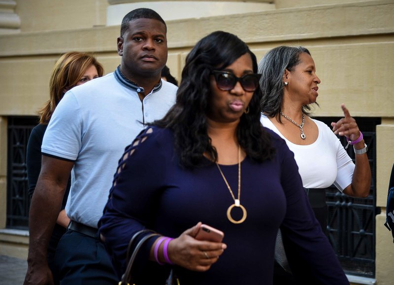 Φωτογραφίες: Ξεκίνησε η δίκη για τη δολοφονία του Αμερικανού τουρίστα στο Λαγανά [εικόνες] | iefimerida.gr 5