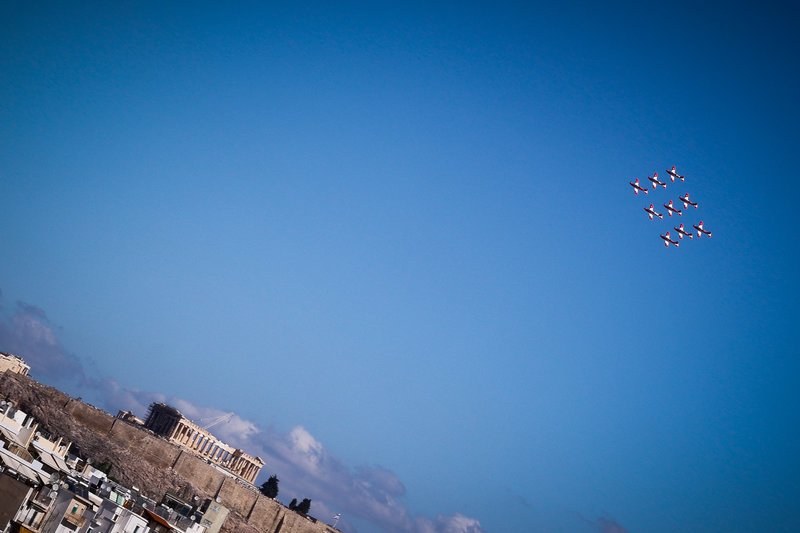 Μοναδικά καρέ: Αεροπλάνα σε σχηματισμούς πέρασαν... ξυστά από την Ακρόπολη [εικόνες] | iefimerida.gr 6