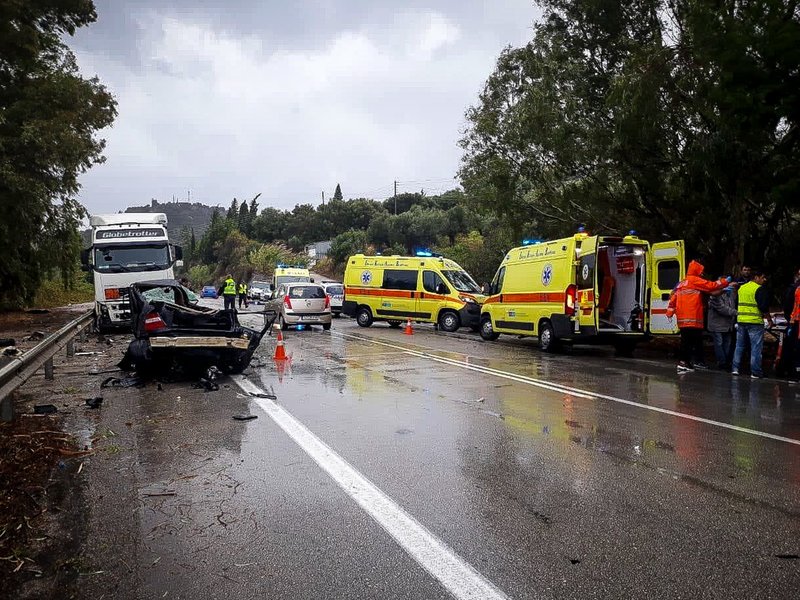 ΤΡΟΧΑΙΟ ΔΥΣΤΥΧΗΜΑ ΜΕ ΔΥΟ ΝΕΚΡΟΥΣ ΣΤΗΝ ΕΘΝΙΚΗ ΟΔΟ ΠΑΤΡΩΝ-ΠΥΡΓΟΥ ΣΥΓΚΡΟΥΣΤΗΚΕ ΝΤΑΛΙΚΑ ΜΕ ΔΥΟ ΙΧ (EUROKINISSI/ΣΥΝΕΡΓΑΤΗΣ)