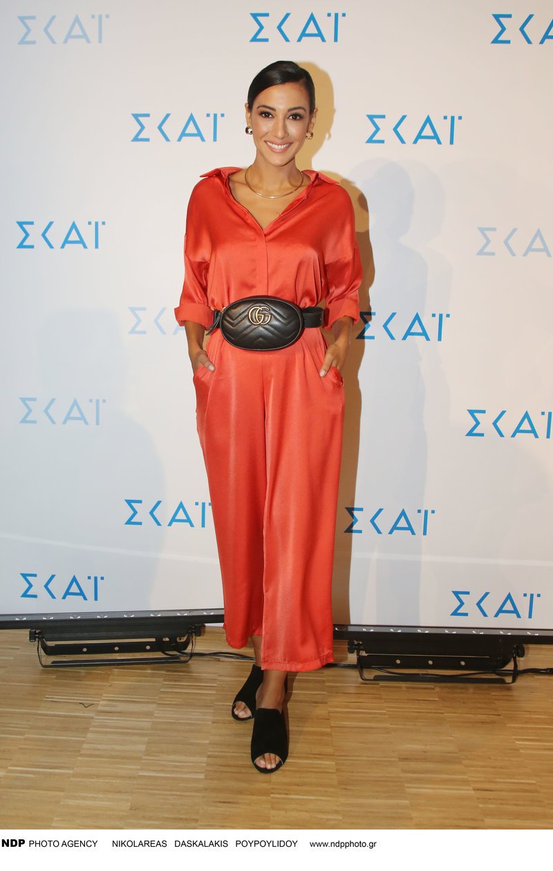 H Eυγενία Σαμαρά με μοδάτο τσαντάκι