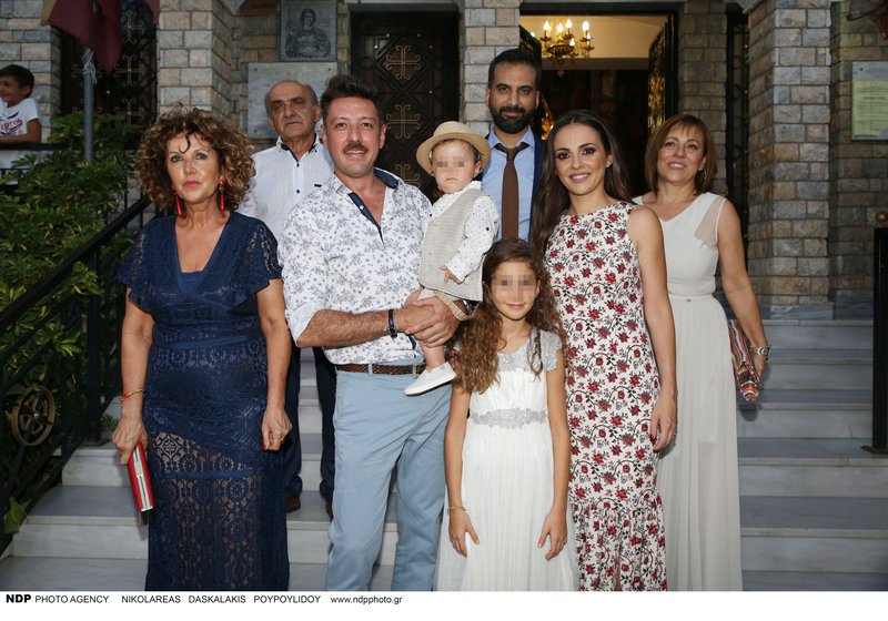 Η οικογένεια Παπαγιάννη μαζί με συγγενείς και φίλους