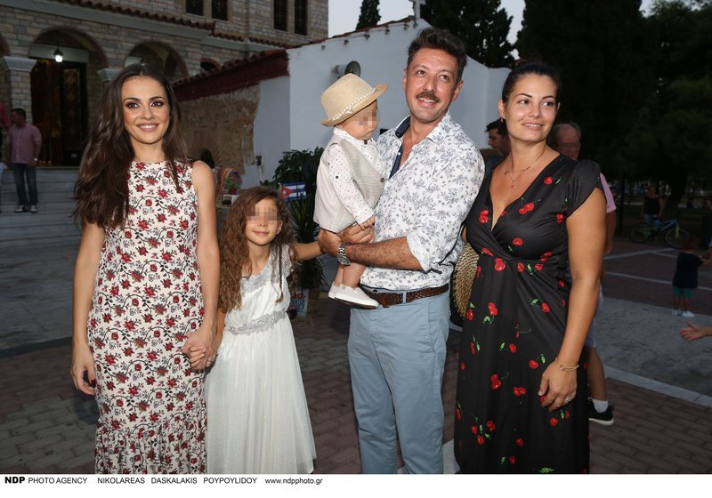 Η οικογένεια Δαλιάνη με την Μαρία Κορινθίου