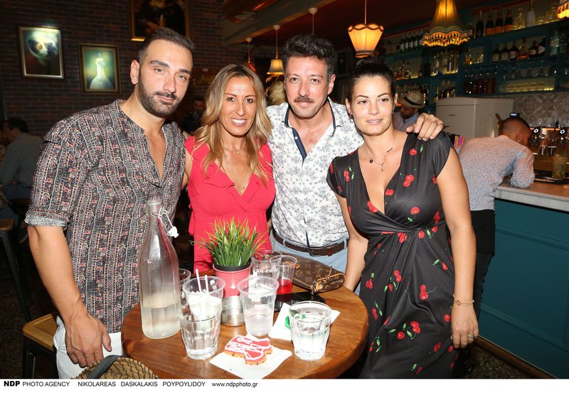 Παπαγιάννης-Δαλιάνη βάφτισαν τον γιο τους -Ολοι οι ηθοποιοί φίλοι τους ήταν εκεί [εικόνες] | iefimerida.gr 7