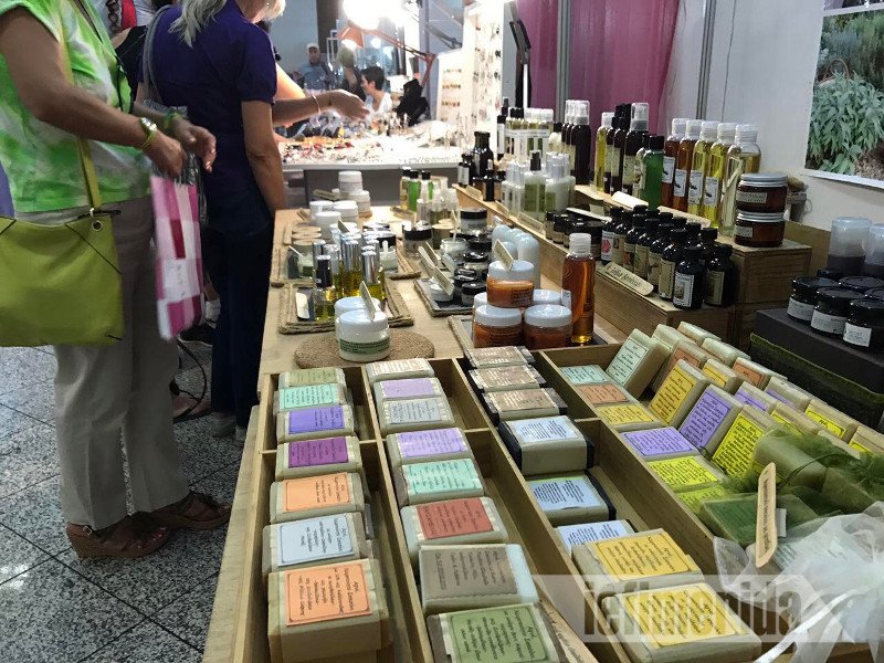 Στο Μετρό του Συντάγματος αυτές τις ημέρες μπορείς να αγοράσεις ό,τι μπορείς να φανταστείς και να είναι και χειροποίητο! [εικόνες] | iefimerida.gr 7