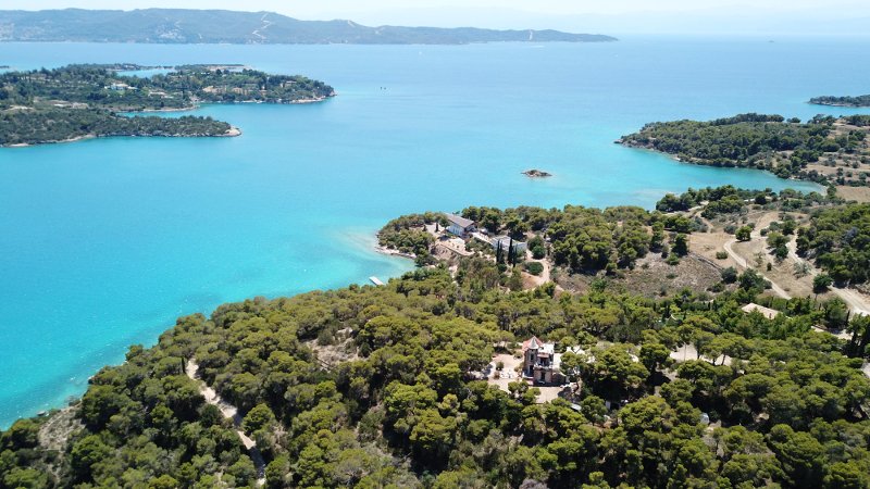 Το μοναδικής ομορφιάς ακρωτήρι της Πελοποννήσου με τις πιο χλιδάτες βίλες στην Ελλάδα [εικόνες] | iefimerida.gr 0