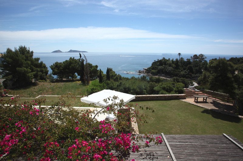 Το μοναδικής ομορφιάς ακρωτήρι της Πελοποννήσου με τις πιο χλιδάτες βίλες στην Ελλάδα [εικόνες] | iefimerida.gr 9